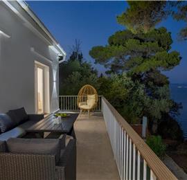 4 bedroom villa with pool by the sea, near Corfu town, sleeps 8